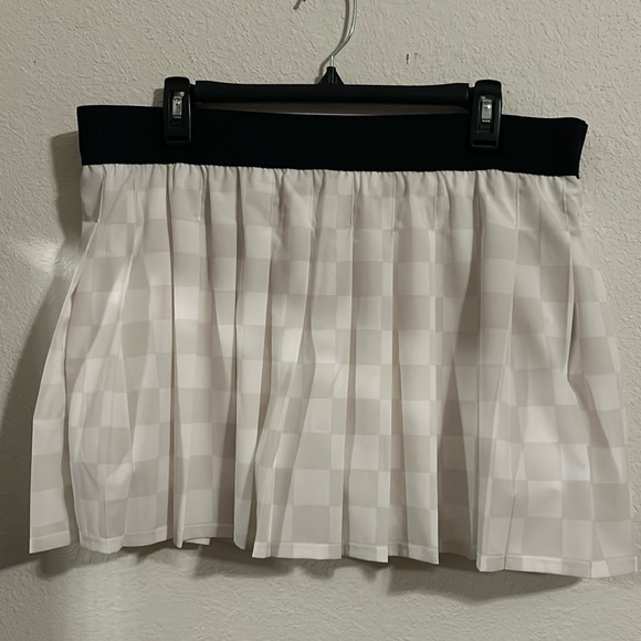 White checkered patterned tennis skirt - Picture 1 of 2